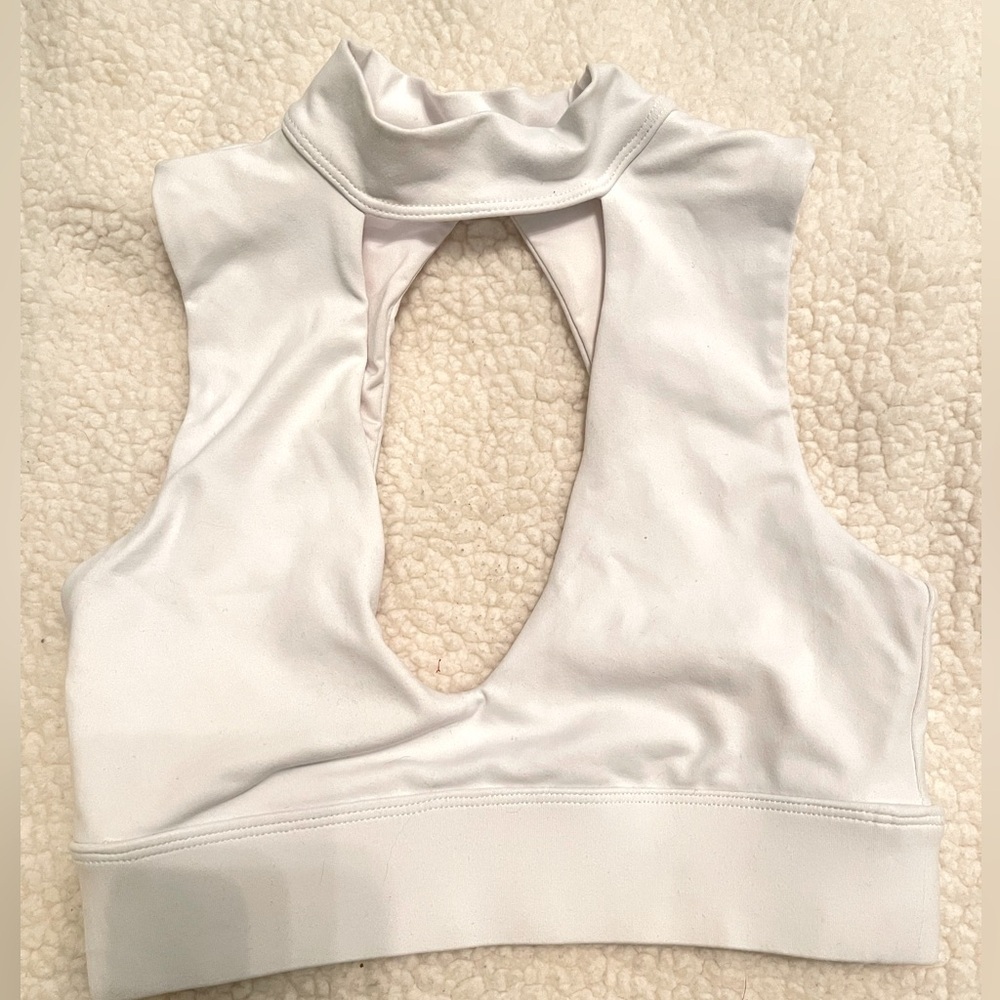 White cutout compression tank